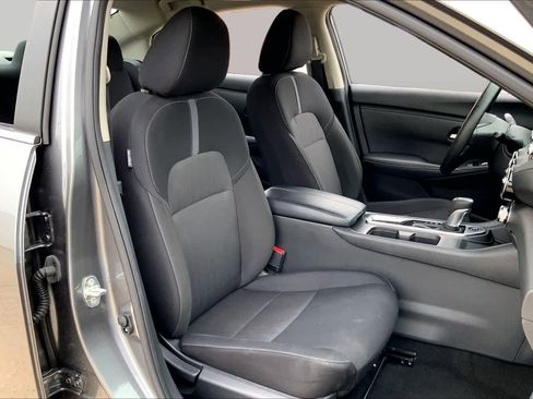 Used 2025 Nissan Sentra SV FWD image 9