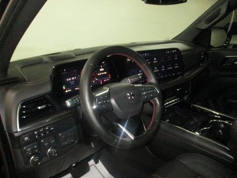 Used 2026 Chevrolet Suburban RST w/ Comfort Package AWD/4WD image 19