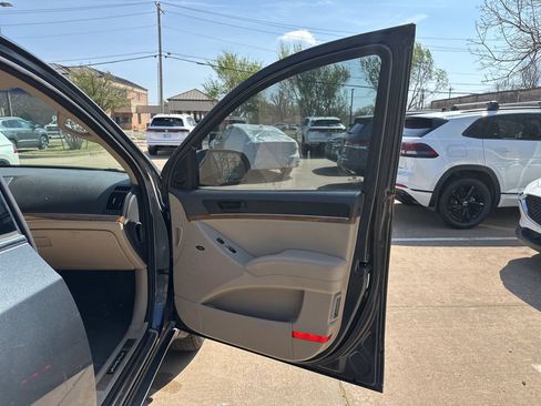 Used 2012 Hyundai Veracruz Limited w/ Navigation Pkg FWD image 21