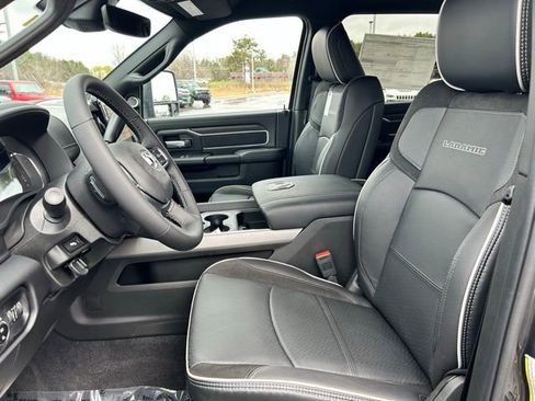 New 2025 RAM 2500 Laramie AWD/4WD image 9
