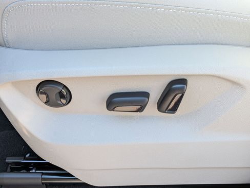 New 2026 Volkswagen Atlas SE image 15