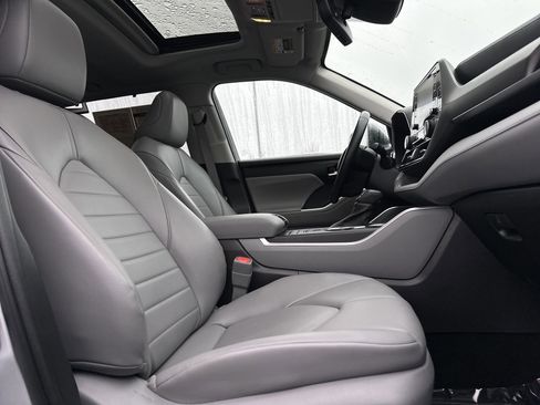 Used 2022 Toyota Highlander XLE image 22