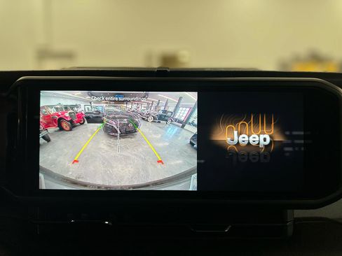 Used 2024 Jeep Wrangler Unlimited w/ Convenience Group image 30