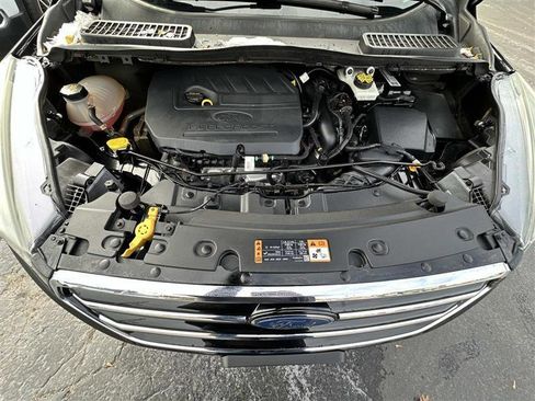 Used 2017 Ford Escape SE w/ Equipment Group 201A image 7