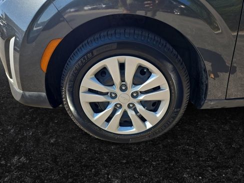 Used 2023 Kia Soul LX image 9