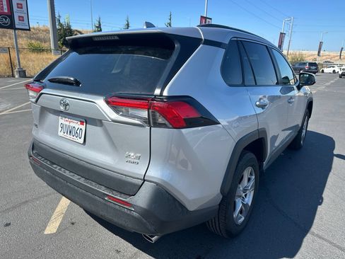 Used 2025 Toyota RAV4 XLE w/ Convenience Package AWD/4WD image 4