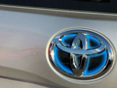 Used 2017 Toyota Prius V Three image 17