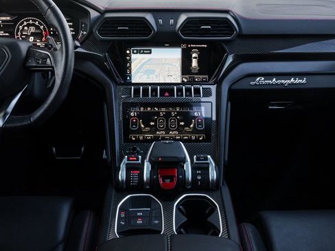 Used 2022 Lamborghini Urus image 18