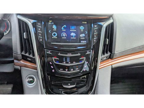 Used 2019 Cadillac Escalade Luxury image 24