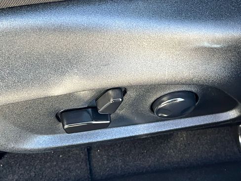 Used 2025 Jeep Compass Limited image 22