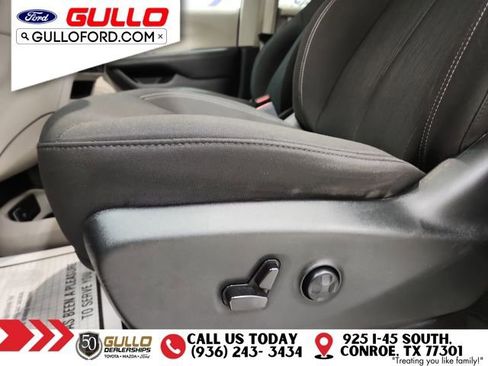 Used 2023 Chrysler Voyager LX FWD image 21