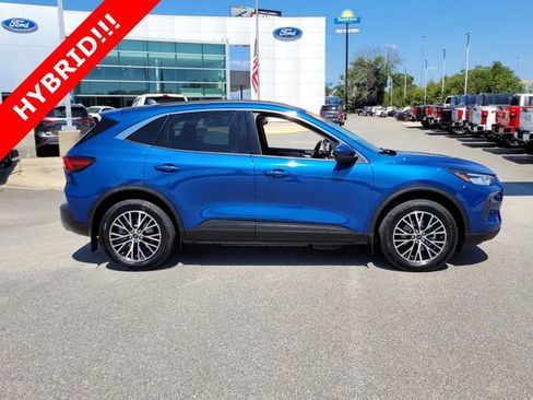 Used 2023 Ford Escape SE image 14