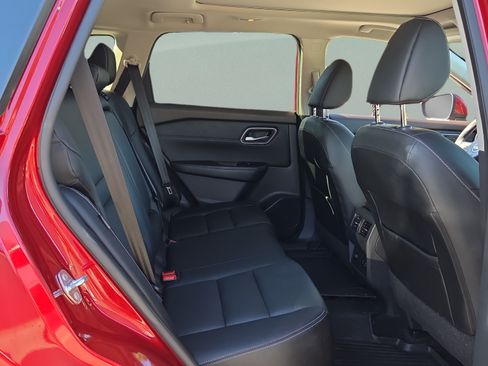 Used 2021 Nissan Rogue SL FWD image 14