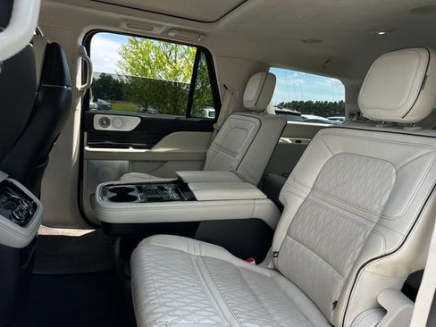 Used 2021 Lincoln Navigator Black Label w/ Special Edition Package AWD/4WD image 21