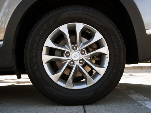 Used 2020 Hyundai Santa Fe SEL image 15