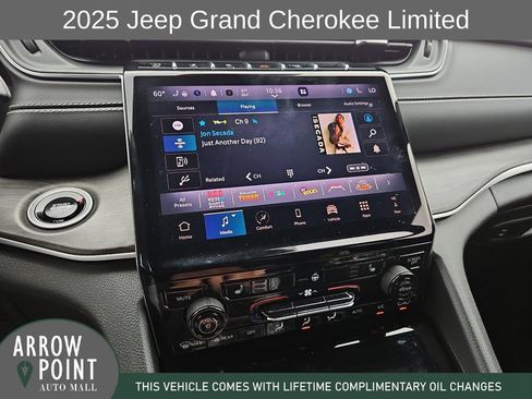 Used 2025 Jeep Grand Cherokee Limited AWD/4WD image 25