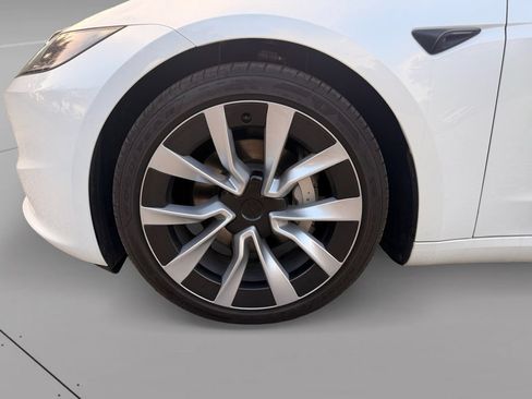 Used 2025 Tesla Model 3 Long Range AWD/4WD image 32