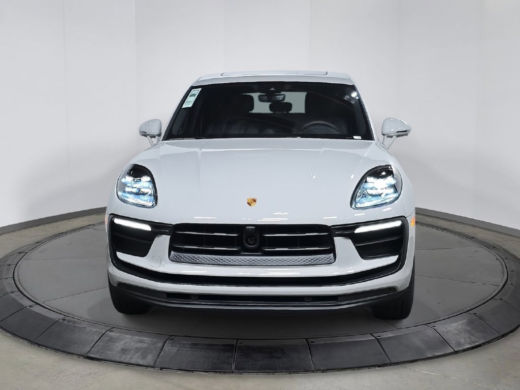 Certified 2026 Porsche Macan AWD/4WD image 10