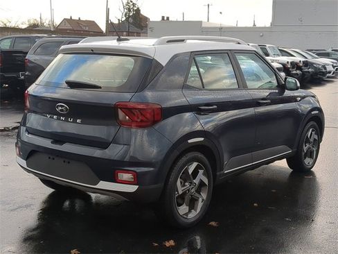 Used 2023 Hyundai Venue Limited image 5