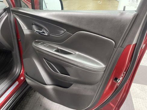Used 2021 Buick Encore Preferred AWD/4WD image 19
