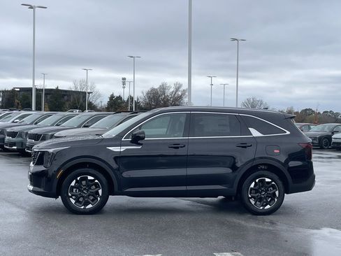 New 2026 Kia Sorento S image 4