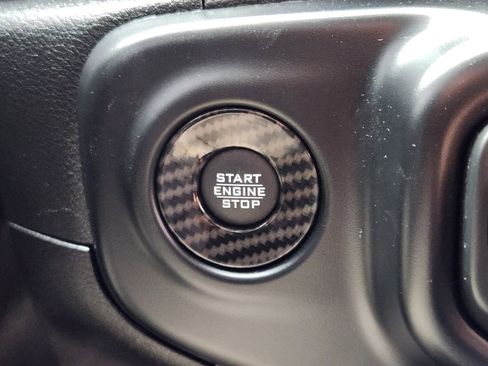 Used 2020 Jeep Gladiator Overland image 25