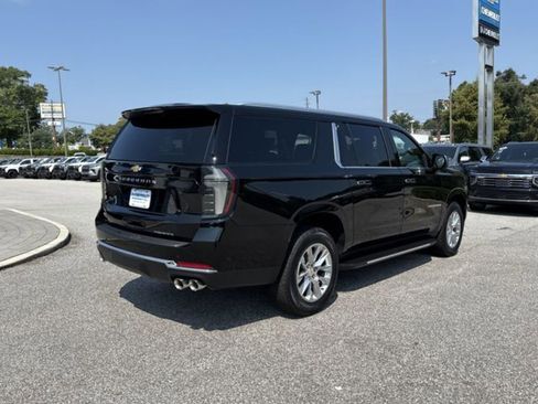 New 2025 Chevrolet Suburban Premier RWD image 5