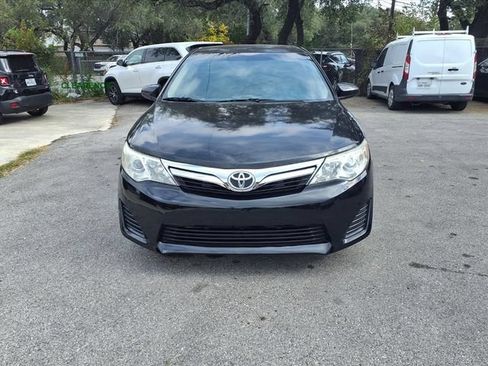 Used 2014 Toyota Camry LE FWD image 2