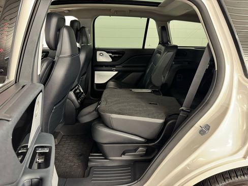 Used 2025 Lincoln Aviator Reserve w/ Equipment Group 201A image 32