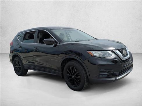 Used 2018 Nissan Rogue S image 3