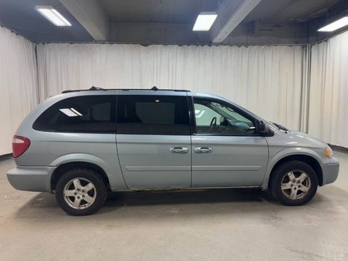 Used 2006 Dodge Grand Caravan SXT image 3
