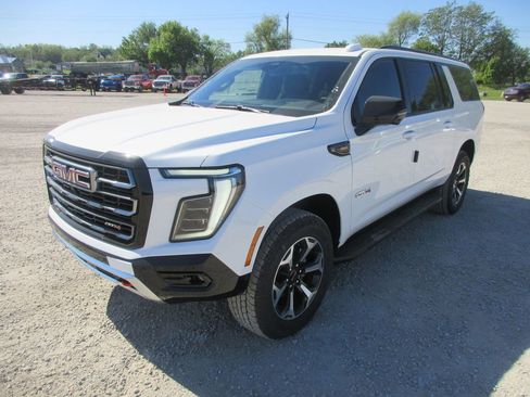 New 2026 GMC Yukon XL AT4 AWD/4WD image 9