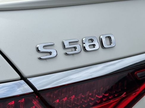 Used 2022 Mercedes-Benz S 580 4MATIC Sedan w/ AMG Line Package image 36