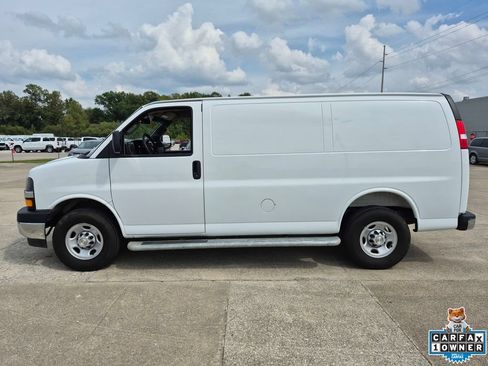 Used 2025 Chevrolet Express 2500 w/ Driver Convenience Package RWD image 4
