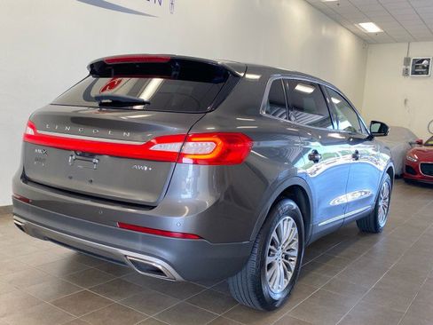 Used 2017 Lincoln MKX Select w/ Select Plus Package AWD/4WD image 8