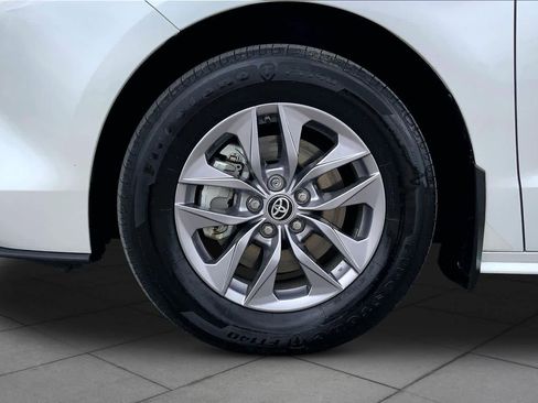 Certified 2024 Toyota Sienna XLE FWD image 11