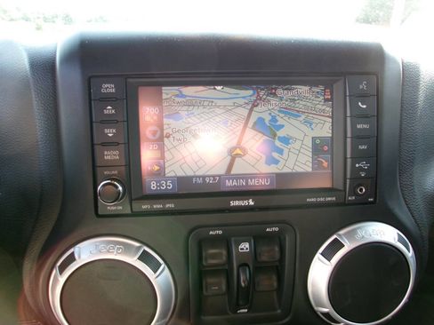 Used 2015 Jeep Wrangler Unlimited Sahara w/ Connectivity Group AWD/4WD image 14