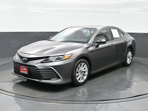 Used 2023 Toyota Camry LE image 2