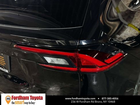 Used 2025 Toyota Grand Highlander AWD image 10