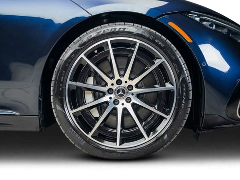 Used 2022 Mercedes-Benz EQS 580 4MATIC Sedan image 31