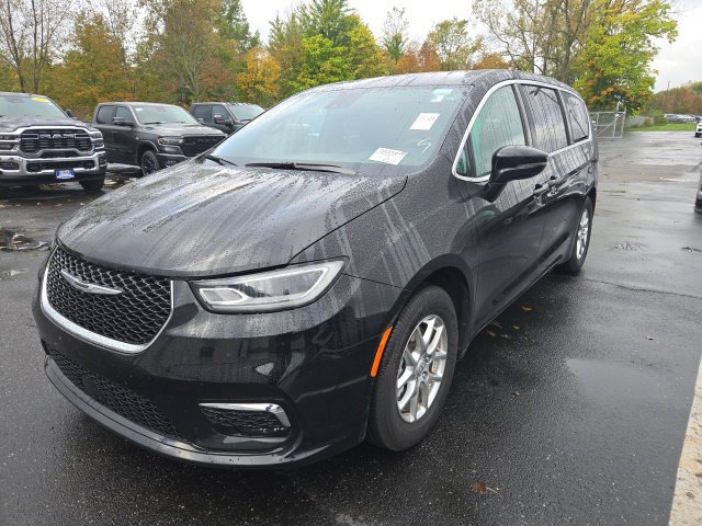 Used 2026 Chrysler Pacifica Select FWD image 1