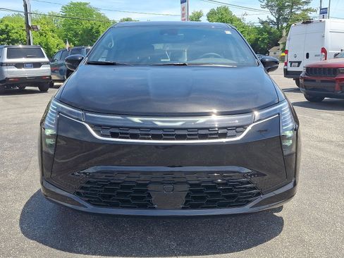 New 2027 Chrysler Pacifica Select FWD image 2