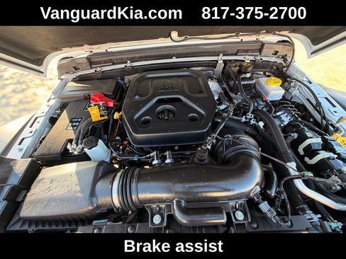 Used 2024 Jeep Wrangler Rubicon w/ Technology Group image 29