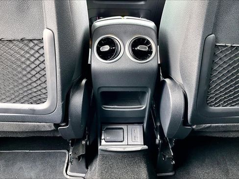 Used 2025 Mercedes-Benz GLB 250 image 66
