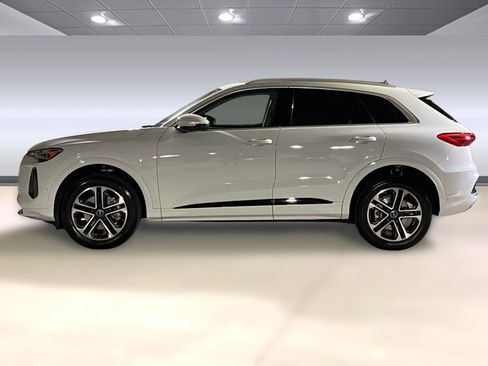 Certified 2025 Audi Q5 Premium w/ Convenience Package image 2