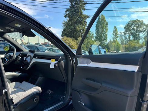 New 2025 Volvo EX90 Ultra w/ Protection Package Premier image 11