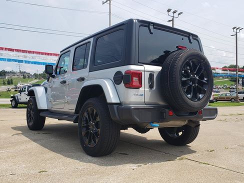 Used 2023 Jeep Wrangler Unlimited Sahara w/ Cold Weather Group AWD/4WD image 5