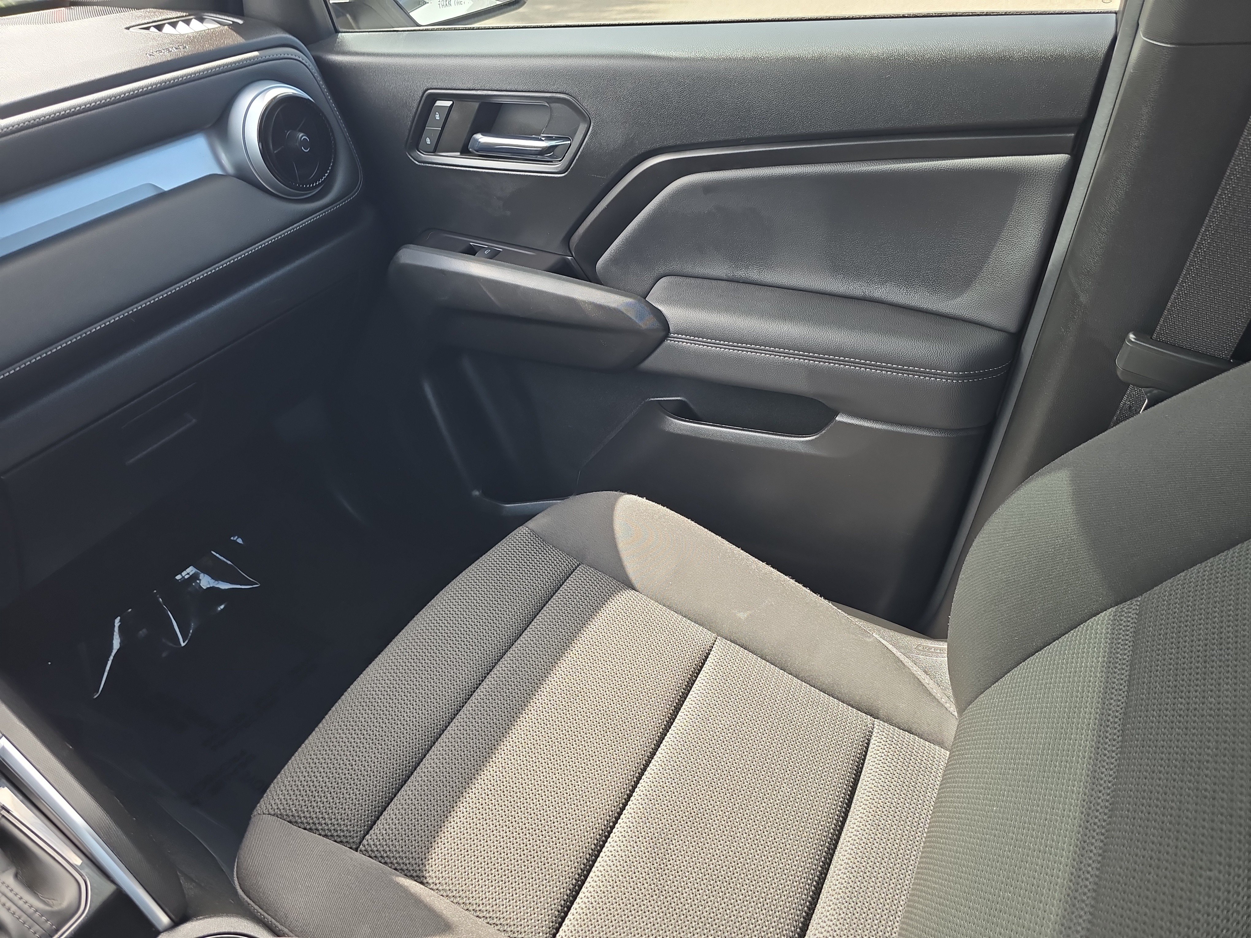 Used 2024 Chevrolet Colorado LT w/ LT Convenience Package RWD image 15