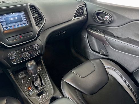 Used 2019 Jeep Cherokee Latitude Plus w/ Comfort/Convenience Group AWD/4WD image 22
