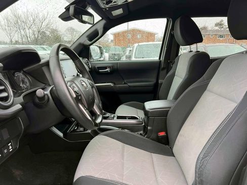 Used 2021 Toyota Tacoma TRD Off-Road image 14